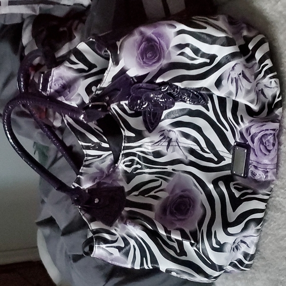 COPY - Women's fiorelli purse beautiful purple and black with purple roses mint… - Picture 2 of 5